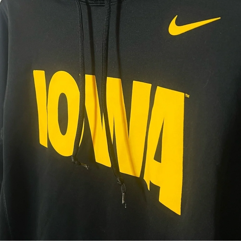 Iowa Hawkeyes NIKE Therma-FIT Hoodie Men’s S Black Pullover NCAA Sweatshirt
